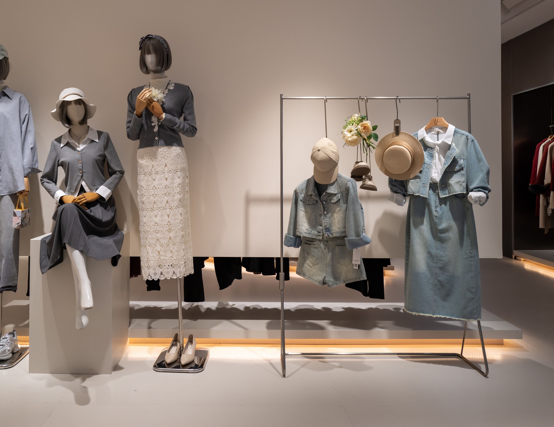 Mannequins display autumn clothes in store window